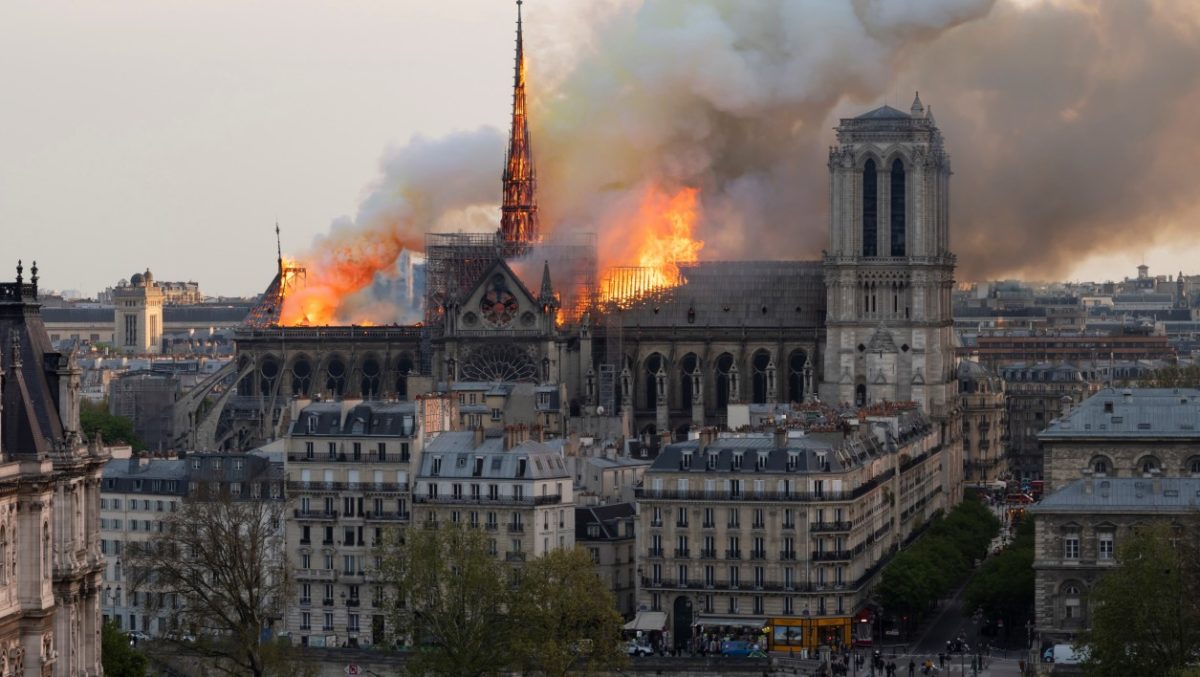 Photo : Incendie de Notre-Dame : les grands drames comme révélateurs de la dynamique des groupes
