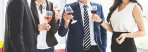Alcool au travail : entre interdiction relative et interdiction absolue