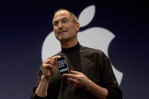 Steve Jobs, Christian Dior… À la rencontre des fantômes qui hantent les entreprises
